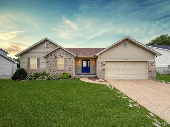 102 Winter Valley Dr, Fenton, MO 63026
