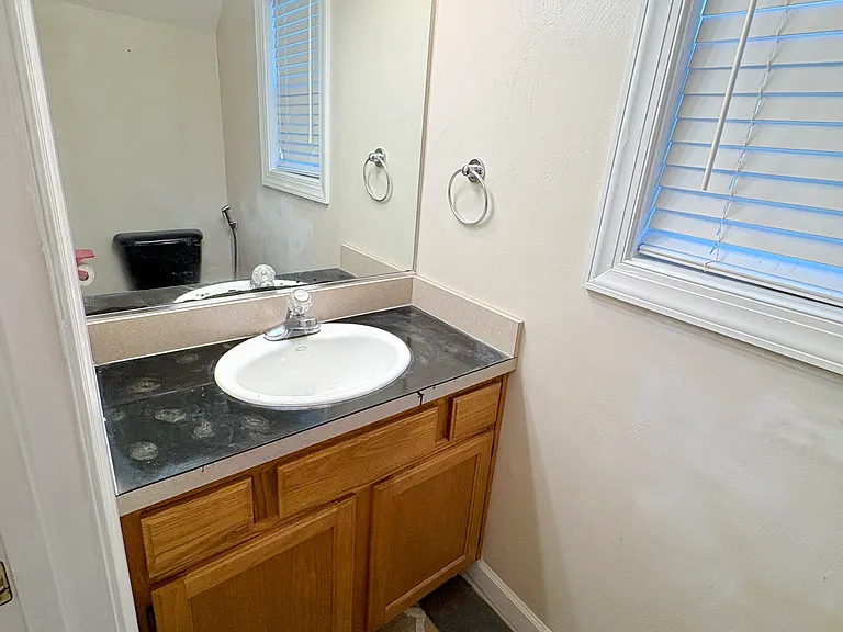 1712 Weber Ave — Photo 16