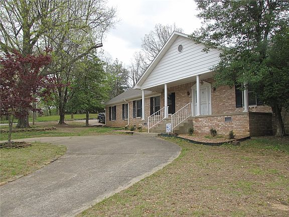 2nd image of 1041 E Rockwood Trl