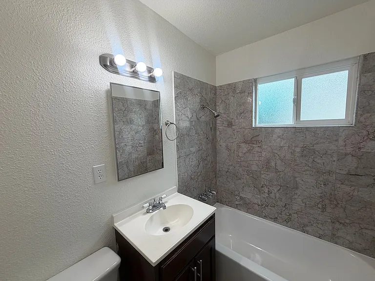 840 Martin Luther King Jr Ave — Photo 15