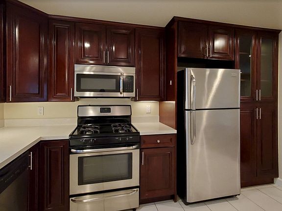 2nd image of 585 Cassia St #2