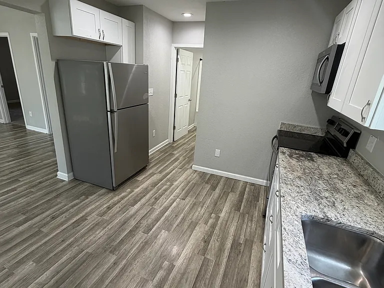 6527 30th Ave #1 — Photo 2
