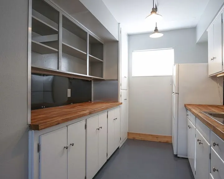 804 N Locust St — Photo 8