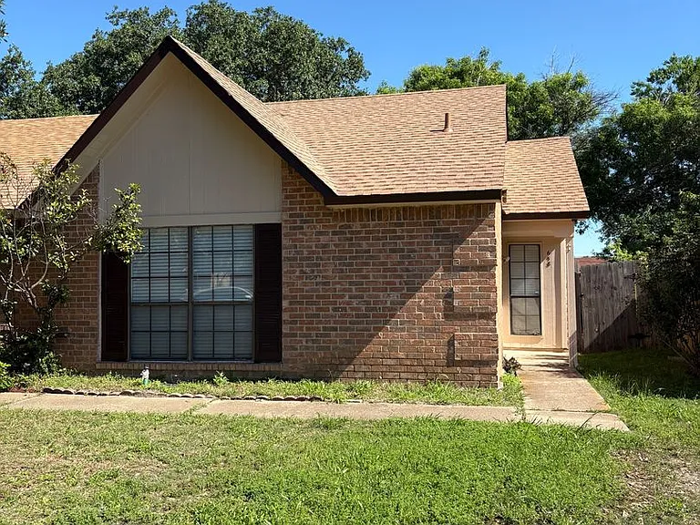 658 Stonehenge Dr — Photo 1
