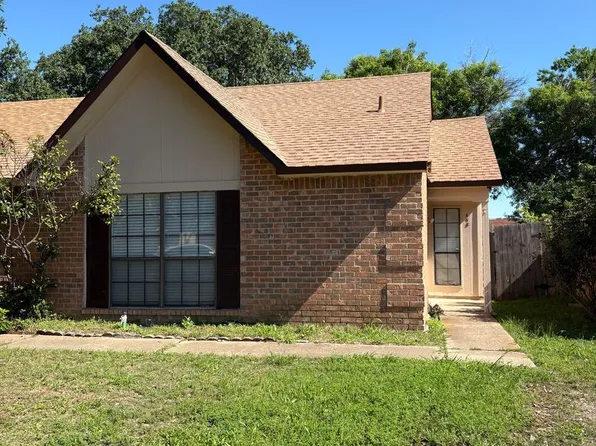 658 Stonehenge Dr, Grand Prairie, TX 75052
