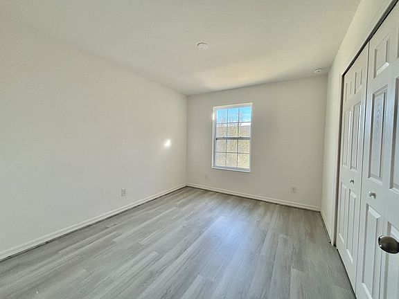 5th image of 140 Primrose Dr
