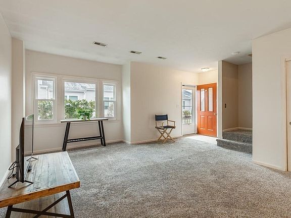 3rd image of 15 Whittier Ln