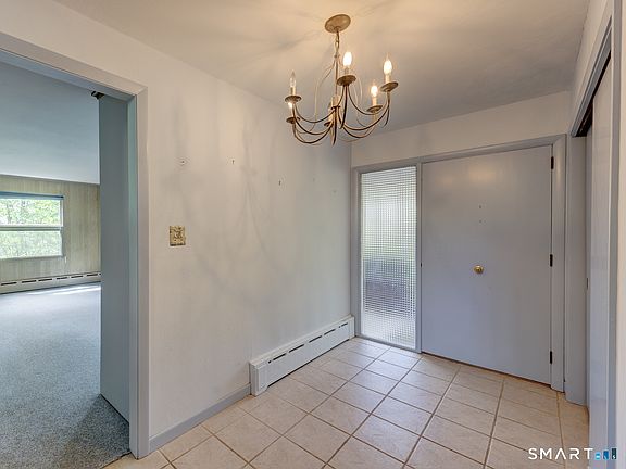 3rd image of 284 Chestnut Hill Road