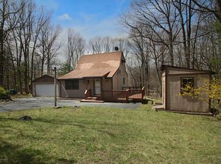 125 Spruce Dr, Dingmans Ferry, PA 18337