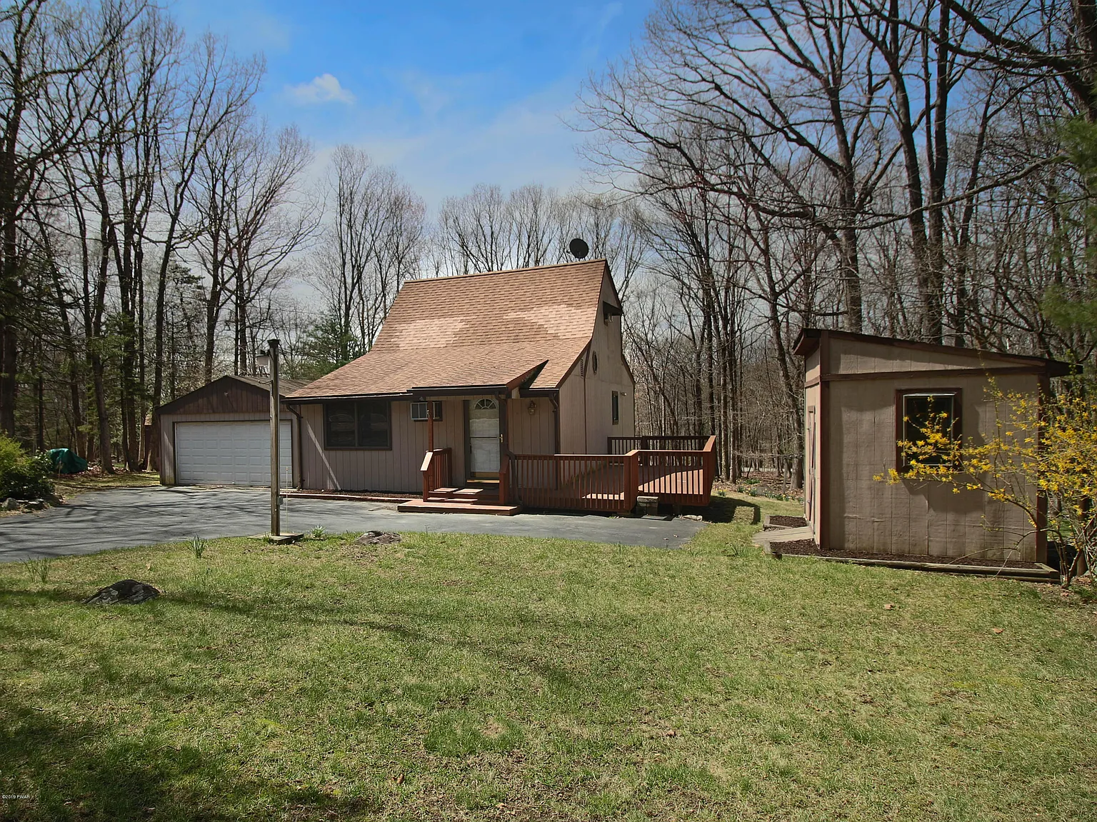 125 Spruce Dr photo 1