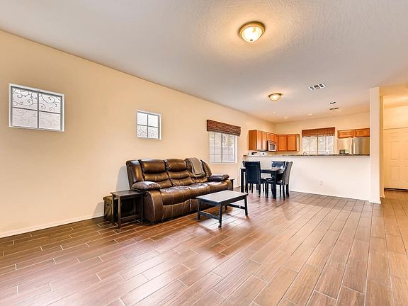 940 E Sava-005-3-Living Roo-MLS_Size