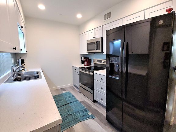 2nd image of 9950 W Palmeras Dr