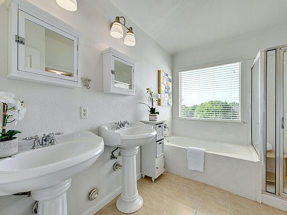 3rd image of 221 Gila Cliff Dr