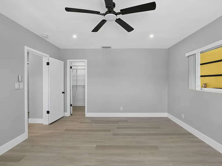 2755 NE 28th Ave #E2 — Photo 21