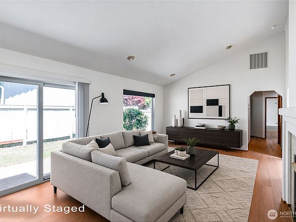 4th image of 9208 Vancouver Drive NE