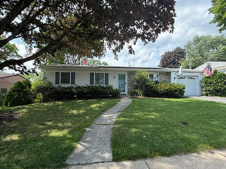 141 Octagon Ave — Photo 1