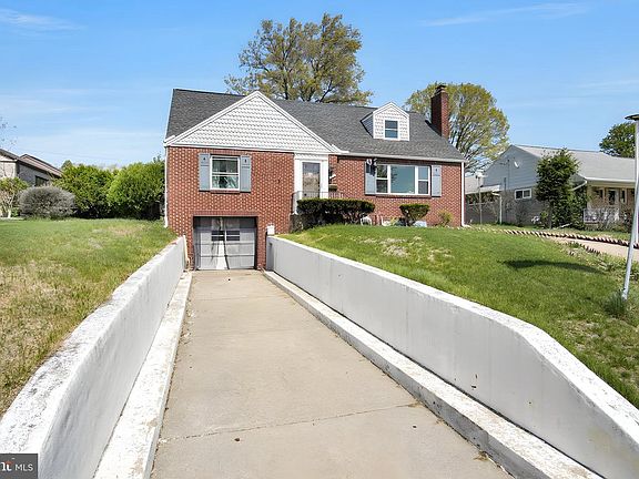 2nd image of 3736 Sharon St