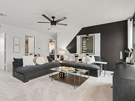 Versatile Upstairs Loft