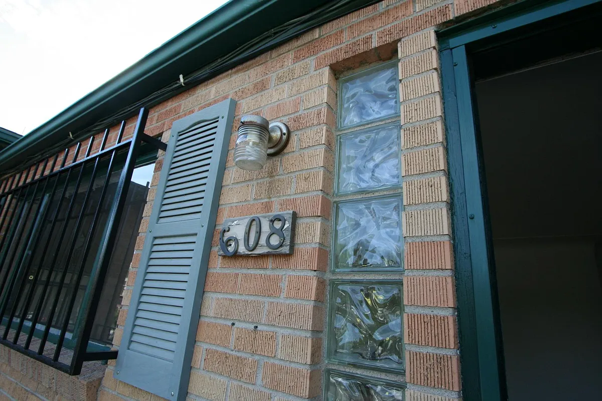 Building Photo - 608 E 9th Ave #608
