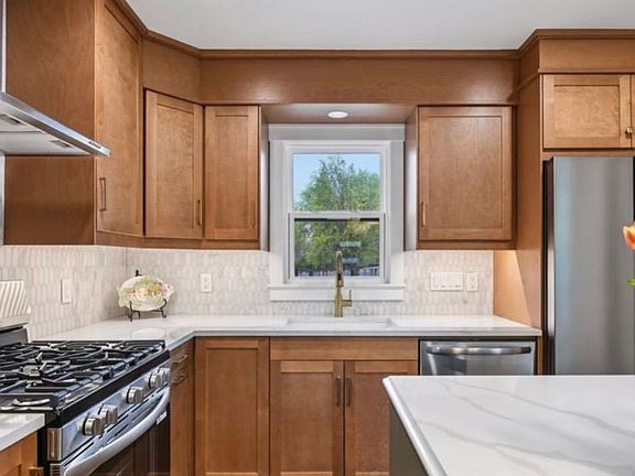 4th image of 4625 Valley View Rd