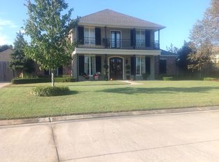 200 Poinsettia Dr, Belle Chasse, LA 70037