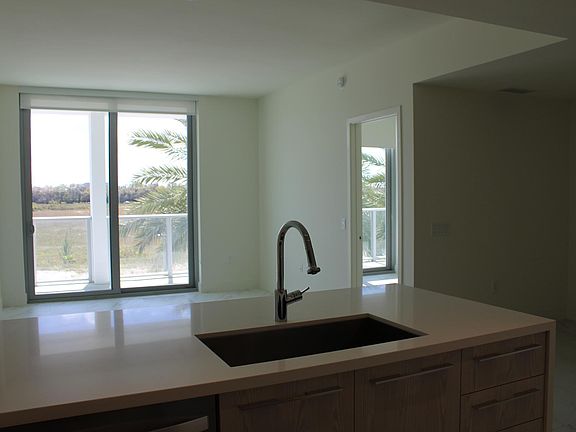5th image of 302-2000 Metropica Way #302