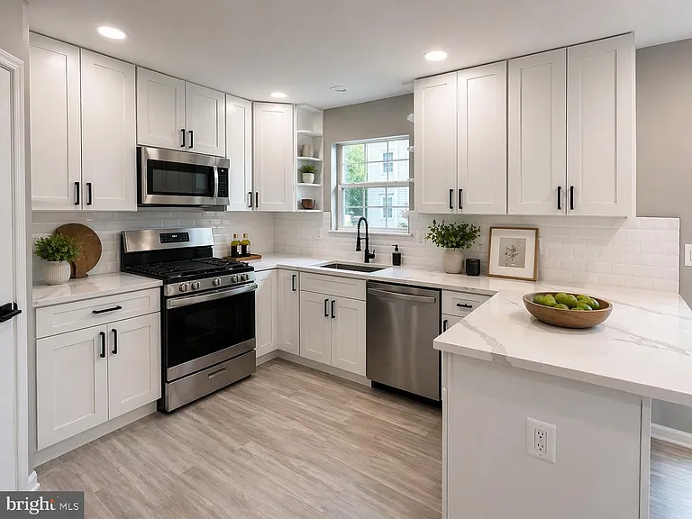 9016 Lake Largo Dr — Photo 2