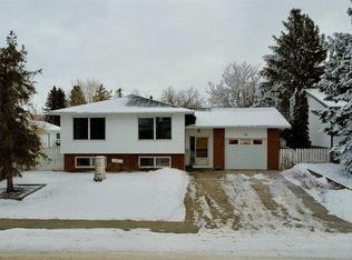 52 11th St W, Brooks, AB T1R 0C8