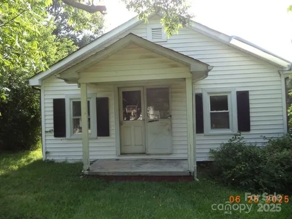 1374 Circle Dr, China Grove, NC 28023