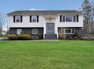 54 Mindy Ln, Eatontown, NJ 07724