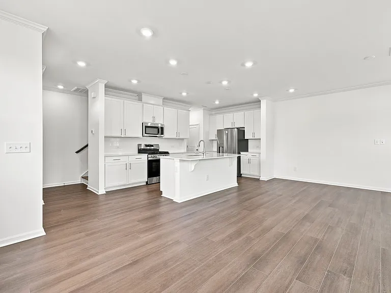 219 Deercroft Dr — Photo 5