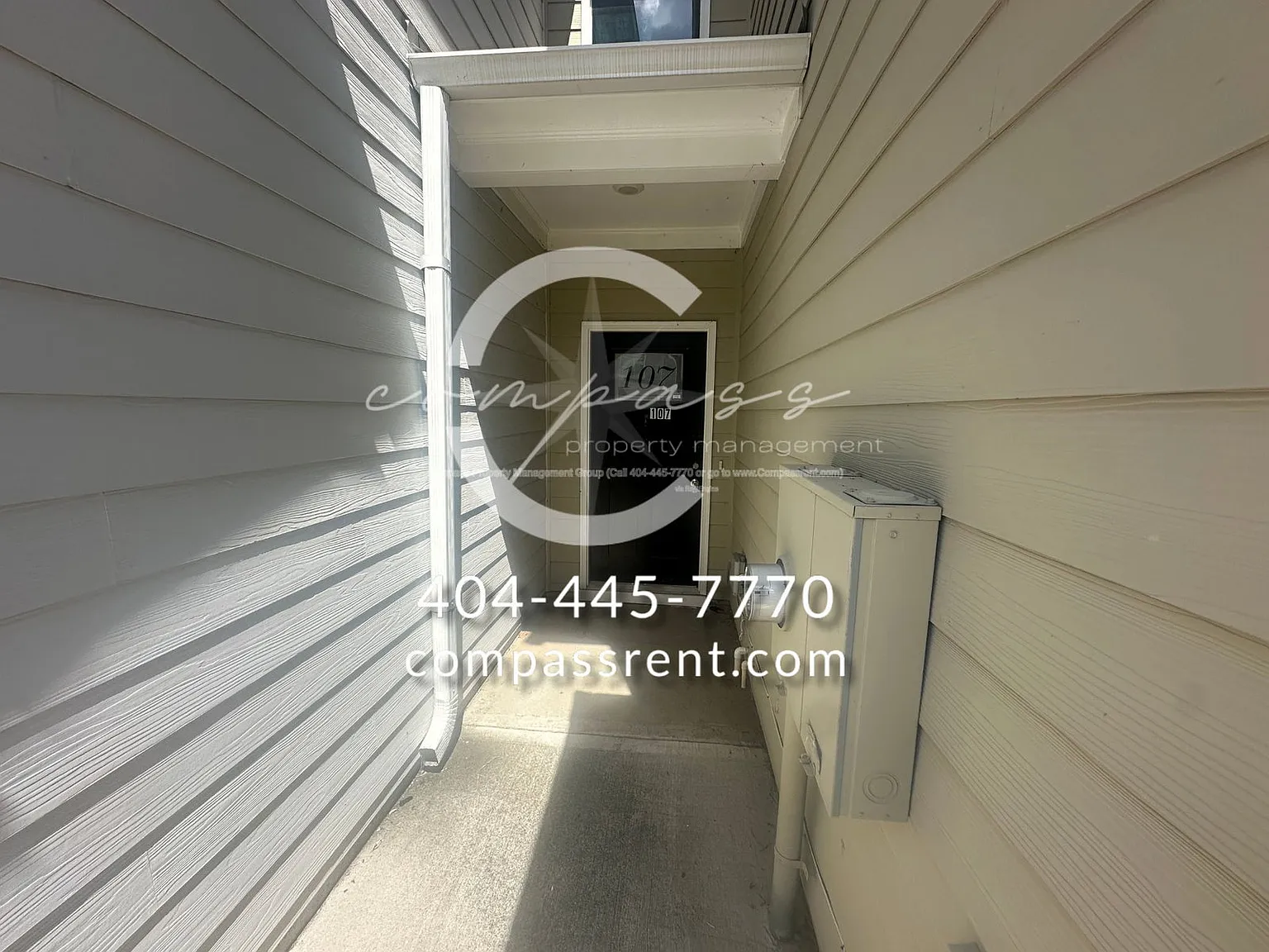 3 bed, 3.0 bath, 1705 sqft, $1,599 — Photo 2