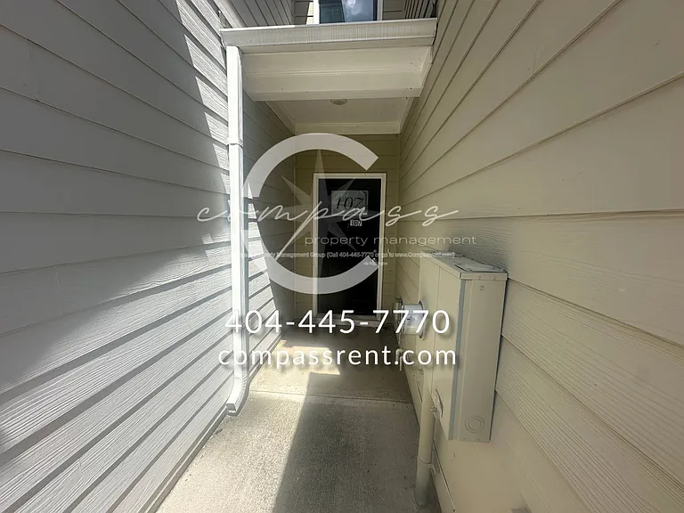 107 Squarewood Ln — Photo 2