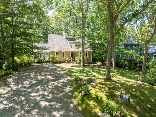 324 Greenwood Ave, Tisbury, MA 02568