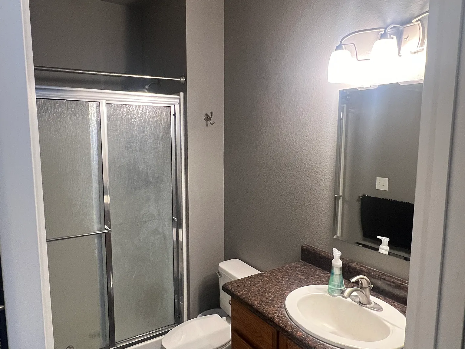 1 bed, 732 sqft, $1,950 — Photo 3