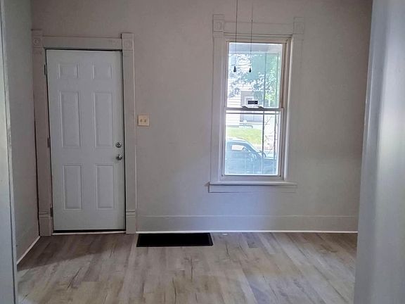 2nd image of 625 Vine St