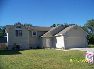 833 Homestead Dr, Wellington, KS 67152