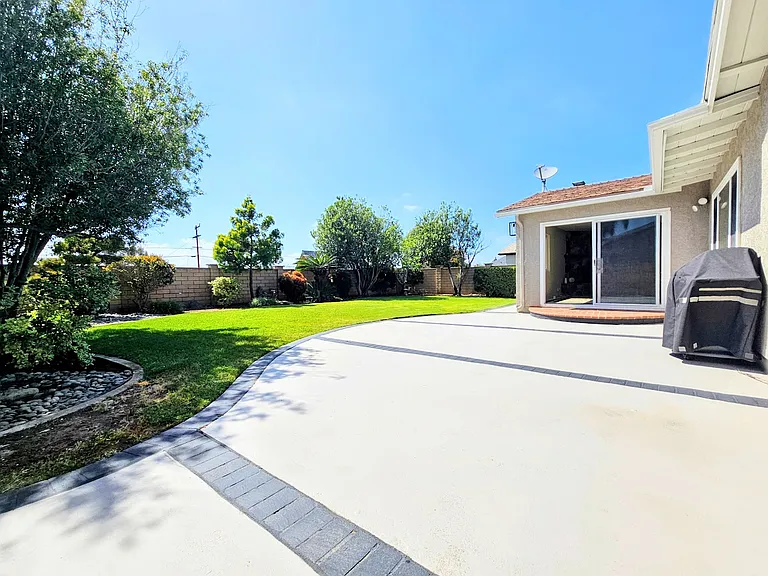 5424 Lodi St — Photo 3