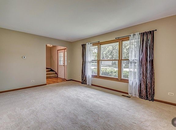 3rd image of 25W020 Oriole Ln