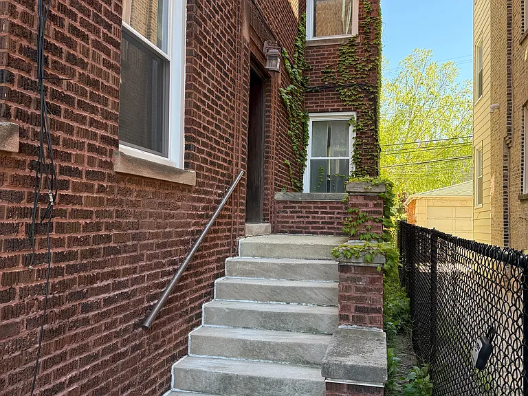 1457 W Foster Ave #3R — Photo 17