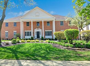 2 Ridge Farm Rd, Burr Ridge, IL 60527