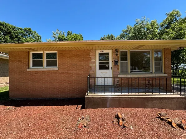 1329 Eastview Dr, Waukegan, IL 60085