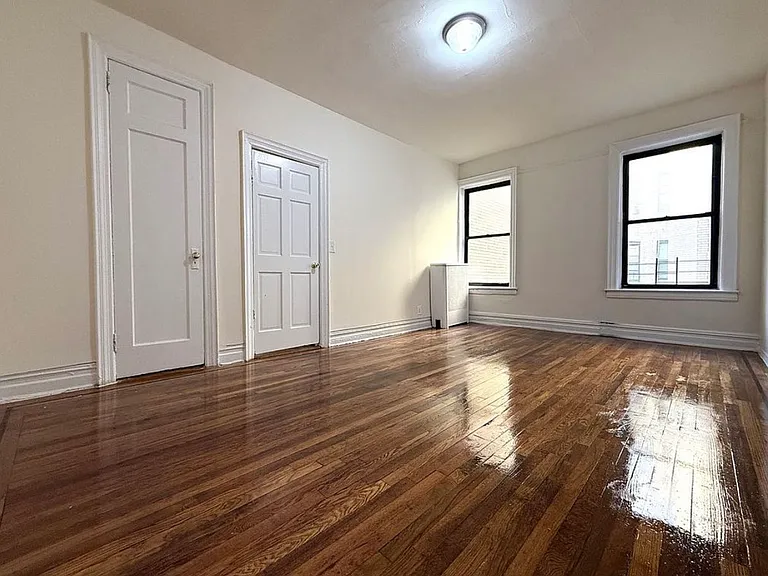 1401 W 4th St #1 — Photo 6