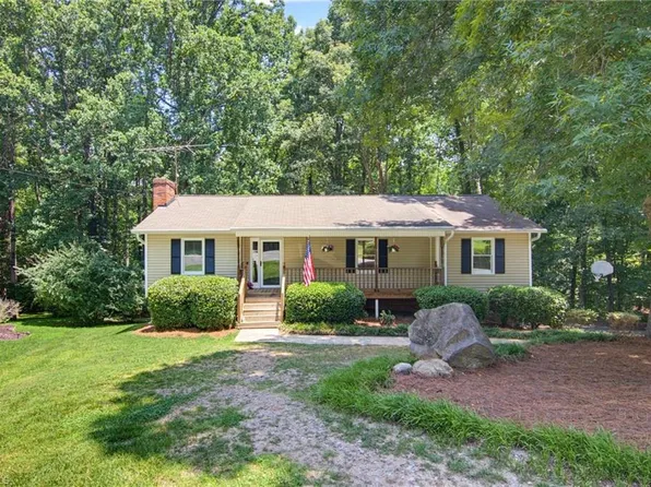 370 Tamworth Dr, Clemmons, NC 27012
