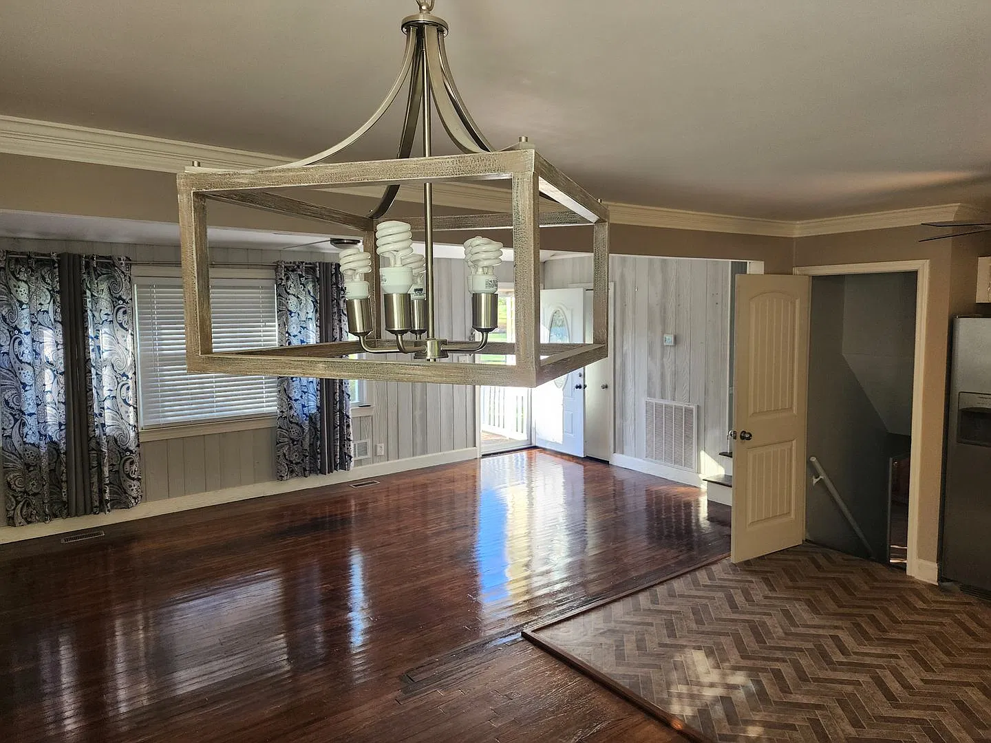 Spacious 4 bedroom 2 bath Will Not last long! — Photo 2