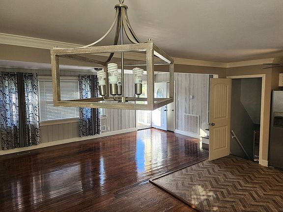 2nd image of 204 Williamsburg Dr