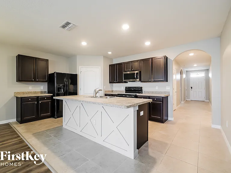 211 Bella Dr — Photo 6