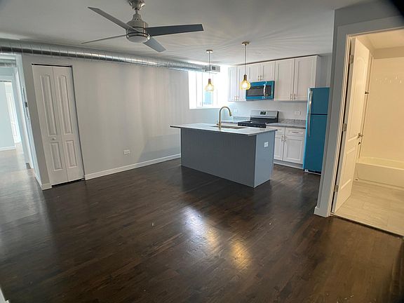 4th image of 2945 W Peterson Ave #D