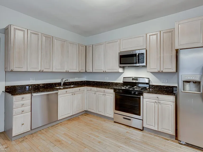 2525 N Wayne Ave #2R — Photo 4