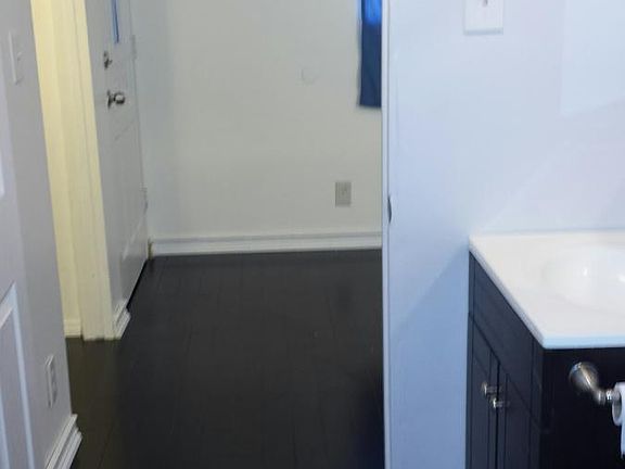 3rd image of 4934 Axtell St #B